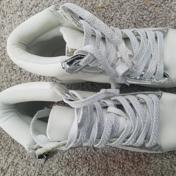 childrens white tennis shoes